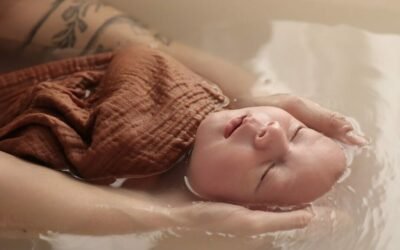 Quelle est la différence entre le bainenveloppé et le Thérapeutique Bain bébé ® ?